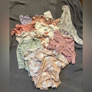 Big bundle of baby girl clothes (most 6-12 months)